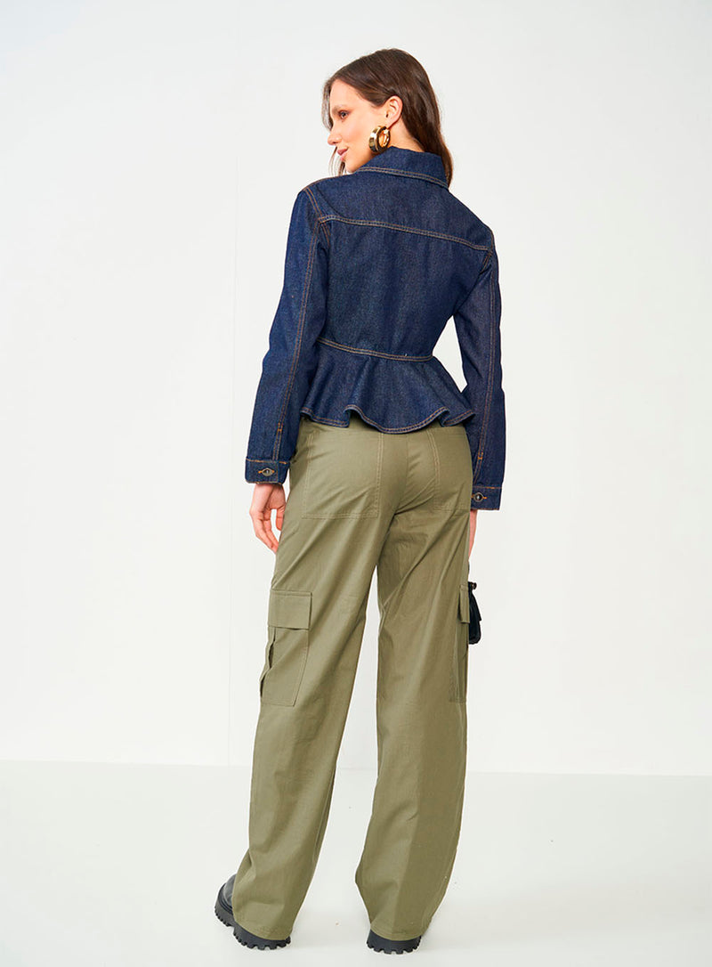 JAQUETA JEANS EM ALFAIATARIA COM BABADOS – COLCCI