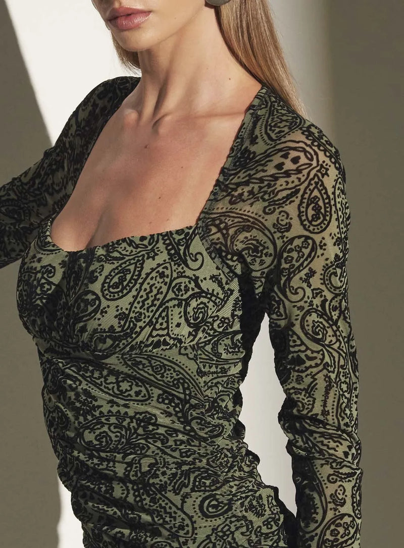 Vestido Tule Decote Quadrado