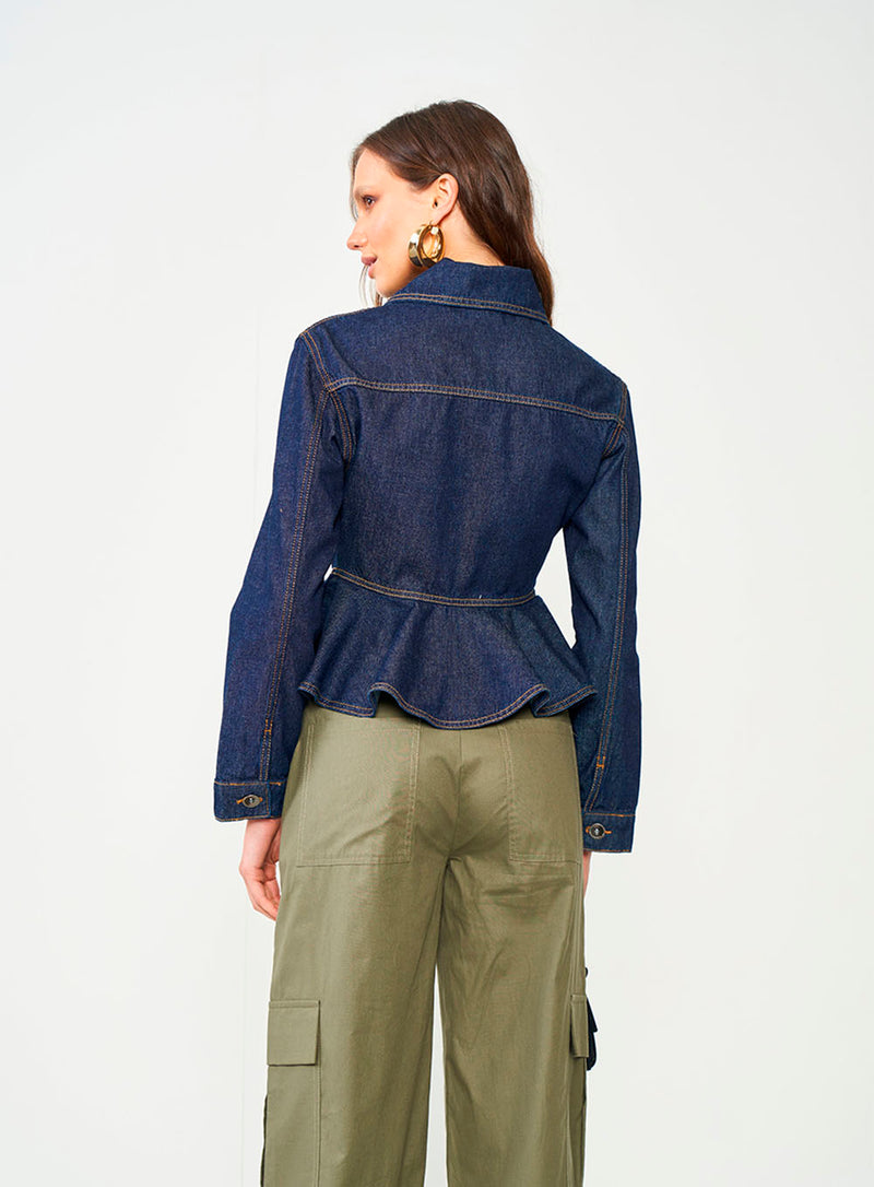 JAQUETA JEANS EM ALFAIATARIA COM BABADOS – COLCCI