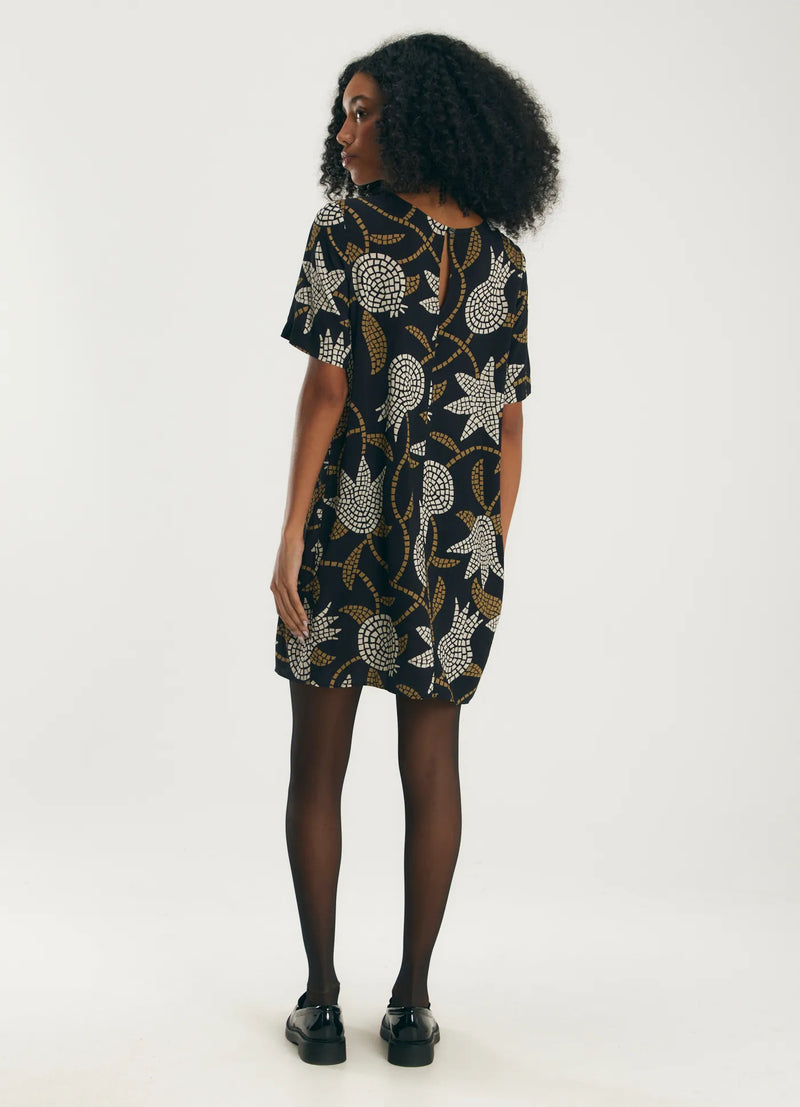 Vestido Cantão t-shirt dress estampado romãnzeira