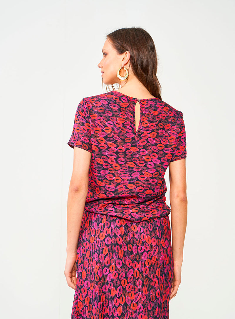 Camiseta Comfort Estampada Kisses