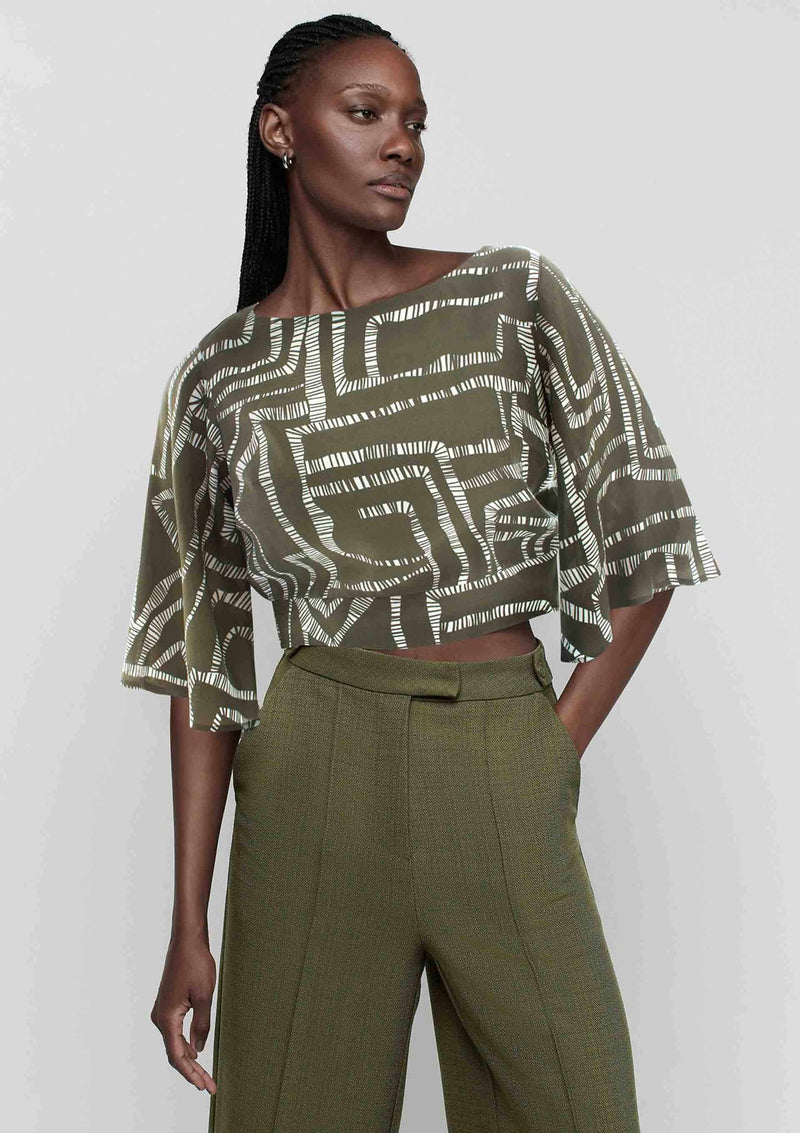 Blusa Dzarm Manga Longa Decote Canoa em Viscose