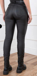 Calça Jeans Feminina Bengaline Justa Etiqueta de Couro Calvin Klein Jeans