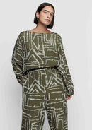 Blusa Manga Longa Decote Canoa Em Viscose Verde Musgo e Branco