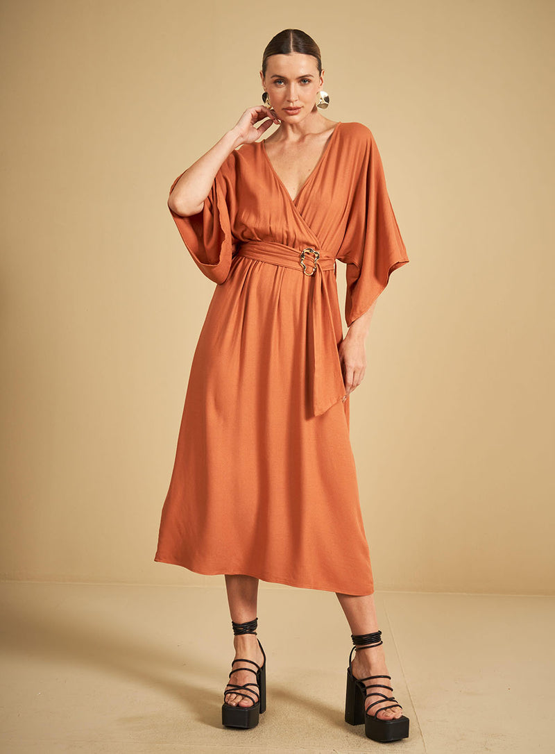 Vestido Mangas Amplas Fluído
